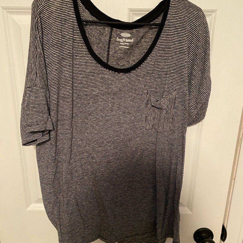 Black and white t shirt